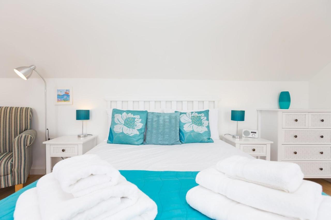 Atlantic Blue Apartment Carbis Bay Exterior photo